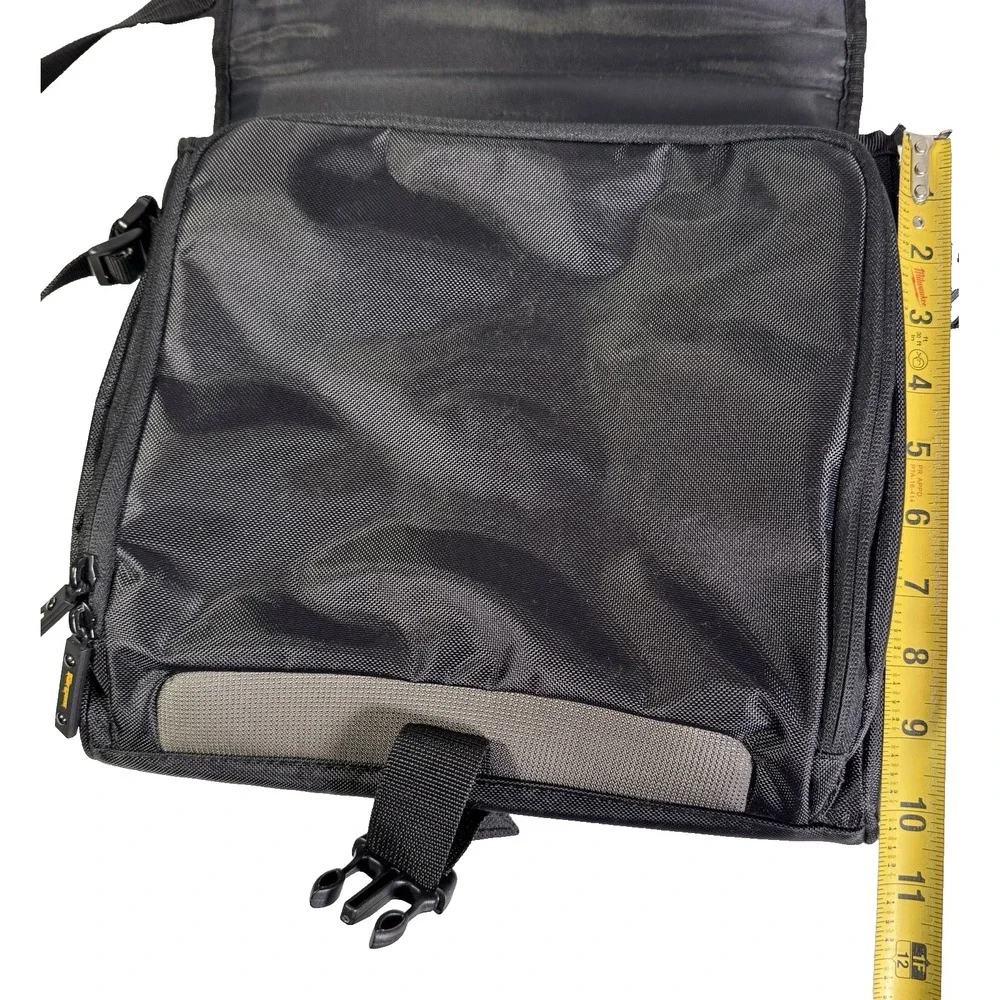 TARGUS Messenger Bag‎ City Gear Mini for Most Tablets/ipads - Black/Gray W Pouch